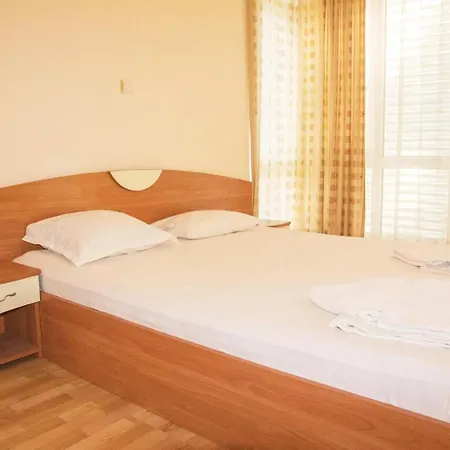 Two-bedroom In アパート *